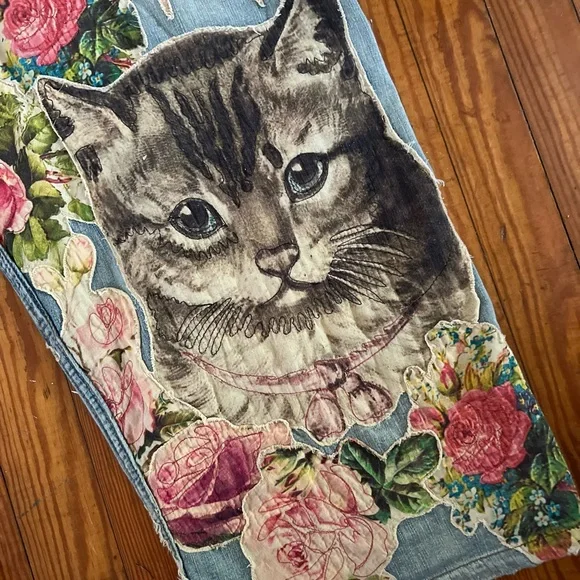 Magnolia Pearl Floral Applique Overalls 040 Washed Indigo - Picture 5 of 9